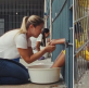 Mujeres cristianas lavan los pies de reclusas en Brasil y les comparten mensaje de amor y dignidad