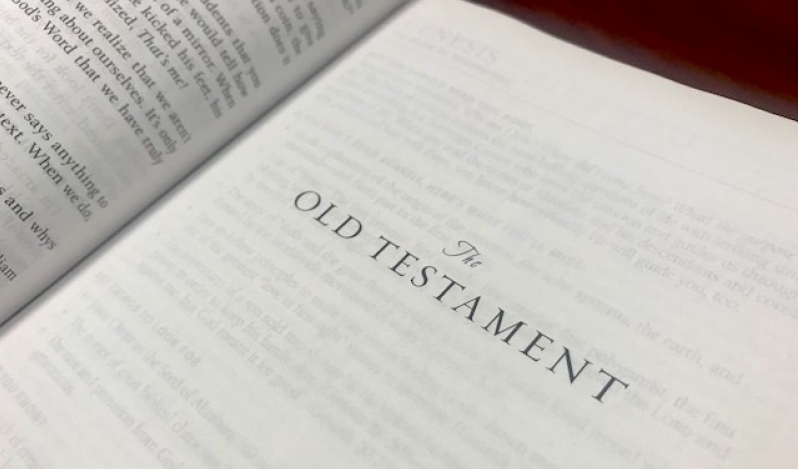 Iglesia exhibe la Biblia de Elvis Presley para celebrar su centenario