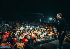 Miles de jóvenes se humillan ante Dios en un masivo evento cristiano en República Dominicana