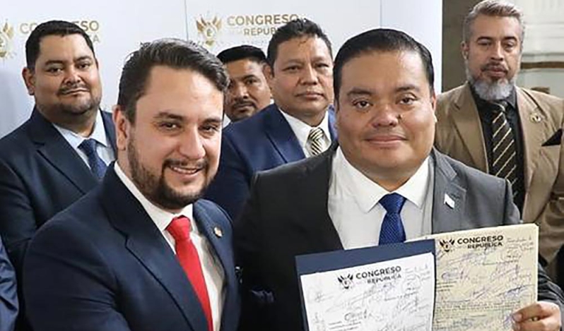 Congreso de Guatemala impulsa leyes que favorecen a iglesias evangélicas y oficializan el Día de la Biblia