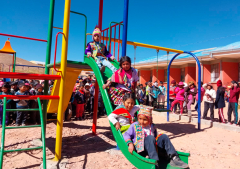 Niños de Potosí celebran nuevos espacios de juego que buscan transformar vidas