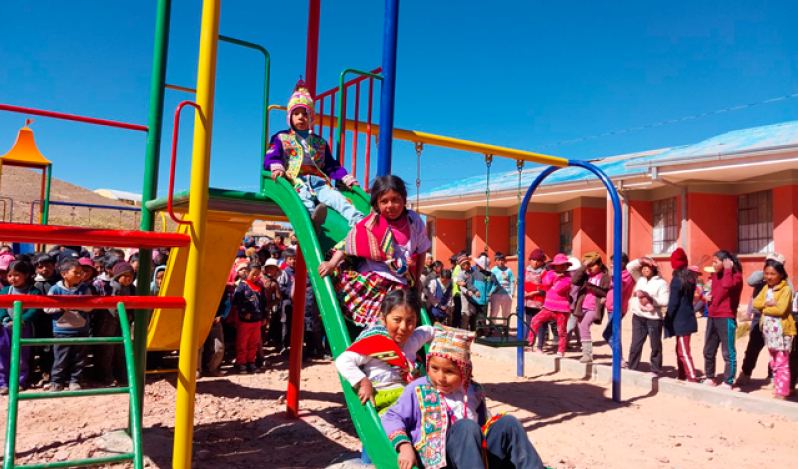 Niños de Potosí celebran nuevos espacios de juego que buscan transformar vidas