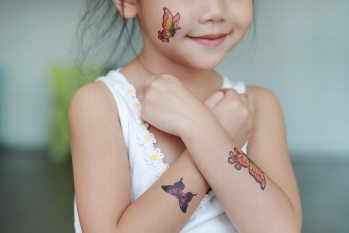 Iniciativa busca prohibir tatuajes y perforaciones corporales a menores de edad en Nuevo León, México
