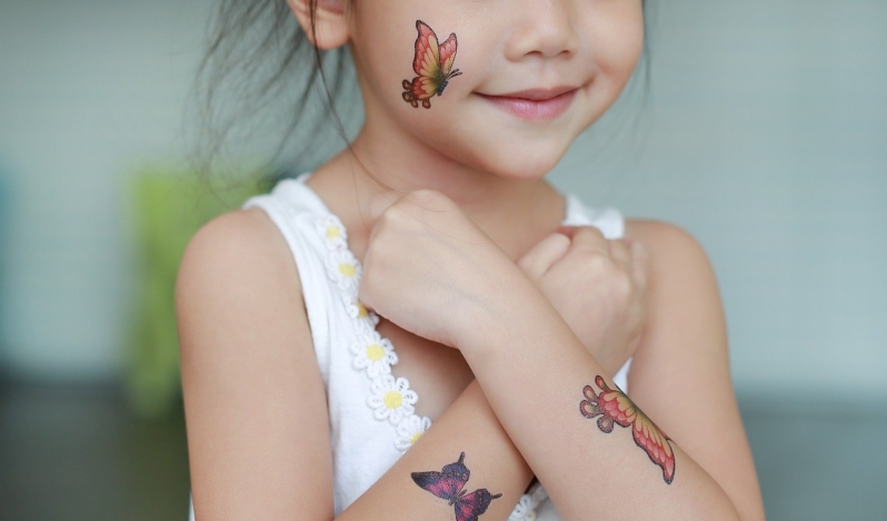 Iniciativa busca prohibir tatuajes y perforaciones corporales a menores de edad en Nuevo León, México