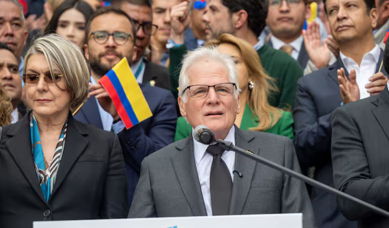 Colombia: El padre de Miguel Uribe Turbay asume su legado y entra en la contienda presidencial
