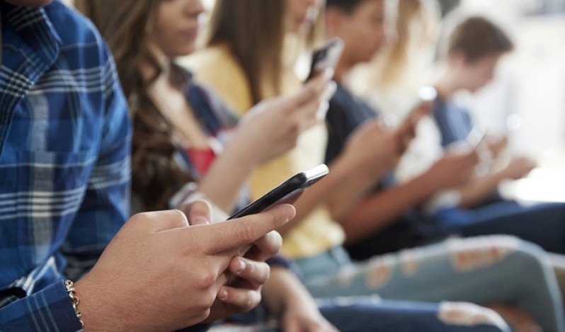 Grupo de vigilancia advierte a padres sobre nueva función de mensajes directos de Spotify