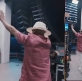 En pleno concierto de Bad Bunny, Vico C predica a Cristo