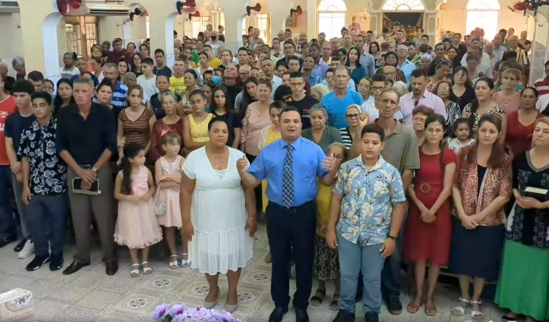 Pastor cubano convoca a mil horas de oración para pedir un milagro ante la crisis