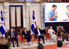 República Dominicana: Presidente Abinader celebra el Día de la Biblia con un culto especial