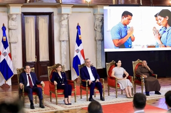 República Dominicana: Presidente Abinader celebra el Día de la Biblia con un culto especial