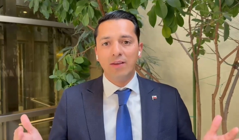 Candidato critica “intolerancia de la izquierda” por boicot a homenaje del activista cristiano Charlie Kirk en Chile