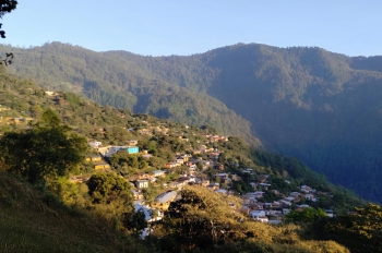 Acosan a evangélicos de Oaxaca, caminan por horas para tener sus cultos en secreto