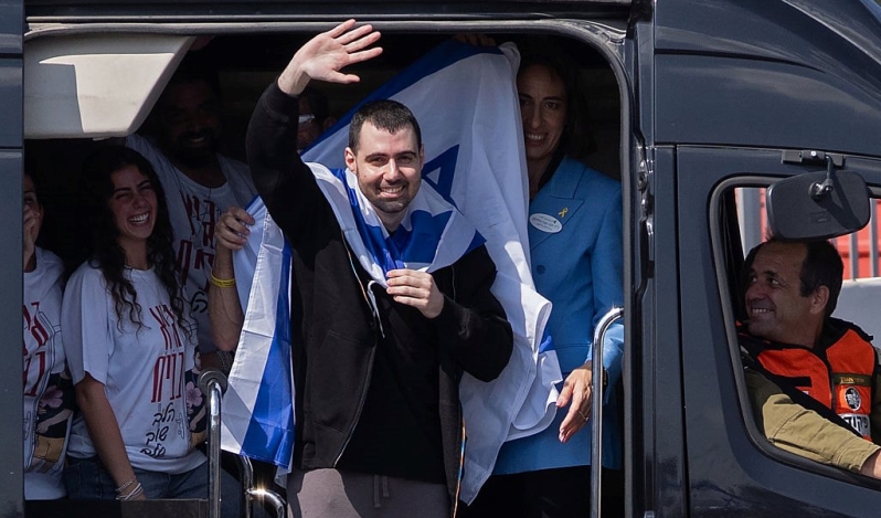 Hamás libera a los últimos rehenes mientras Trump visita Israel para respaldar plan de alto al fuego