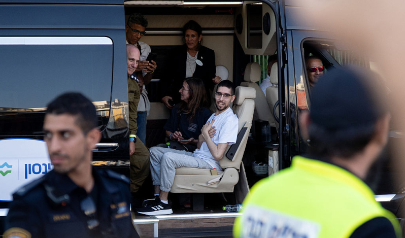 Una luz de la esperanza brilla sobre Israel con el regreso de los rehenes