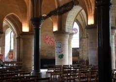 Grafiti en la Catedral de Canterbury genera críticas de J.D. Vance, Elon Musk y líderes eclesiásticos del Reino Unido