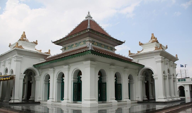 Cientos de musulmanes protestan contra la construcción de una iglesia en Indonesia