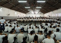 Andrés y Wendy Palau compartieron un mensaje de fe con la Policía de Rosario, Argentina