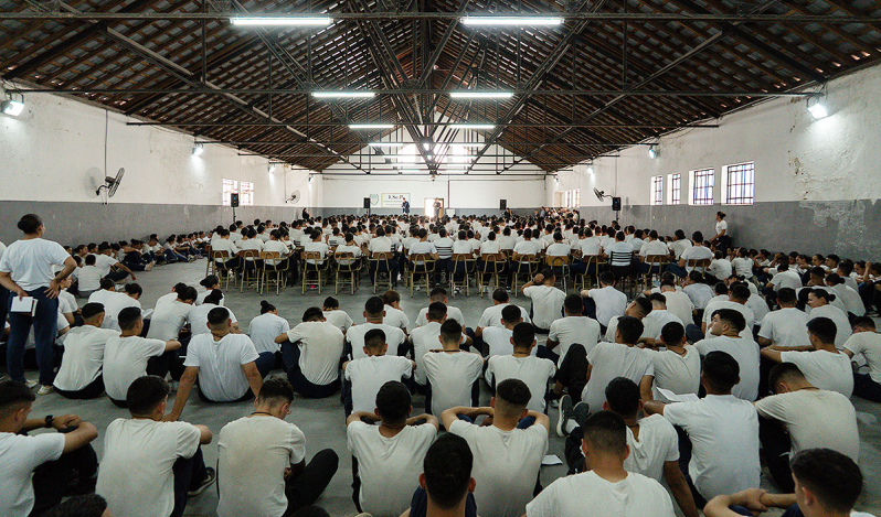 Andrés y Wendy Palau compartieron un mensaje de fe con la Policía de Rosario, Argentina