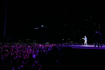 Multitudinario inicio del Festival Palau Rosario 2025 en el Monumento a la Bandera