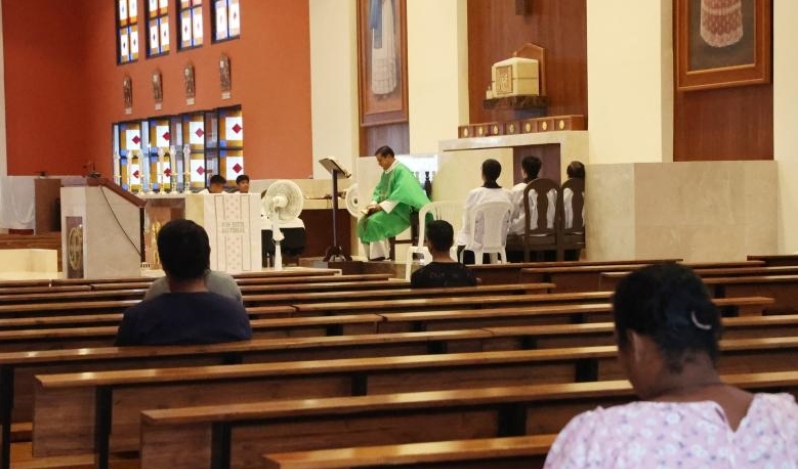 Iglesias cristianas y católicas en Guayaquil enfrentan balaceras, extorsiones y cierre temprano de templos