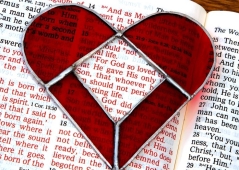 Pastor es advertido de que exhibir el versículo bíblico Juan 3:16 podría violar ley de