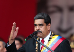 Nicolás Maduro recibe a pastores evangélicos en Miraflores y juntos oran por la paz