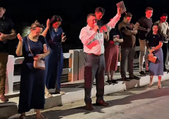 Iglesia realiza vigilia de oración en un puente famoso por la cantidad de suicidios