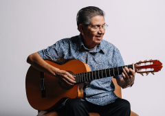 Manuel Bonilla emociona con “Como el águila real”, un bolero de fe y gratitud