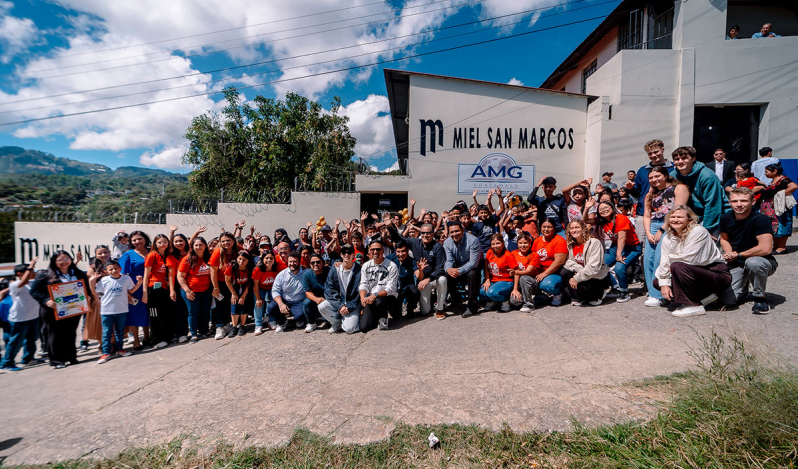 Miel San Marcos abre escuela para 349 niños y continúa su labor solidaria en Guatemala