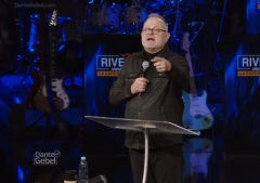 Marcos Witt comparte en River Church la importancia de reparar el 