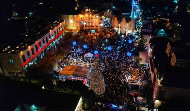 Belén marca el regreso de las celebraciones navideñas con un multitudinario encendido del árbol