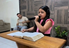 Niña brasileña impacta a millones con su predica tras recibir milagroso trasplante de riñón