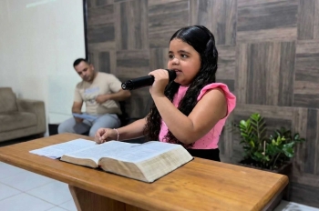 Niña brasileña impacta a millones con su predica tras recibir milagroso trasplante de riñón