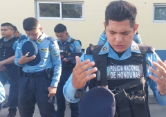 Policías en Honduras buscan ser “autoridades con temor de Dios”