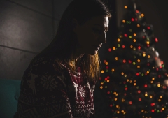 ¿Sientes que esta Navidad es melancólica? No estás sola