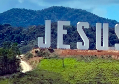 Brasil levanta monumento de 15 metros con el nombre de Jesús como símbolo de fe pública