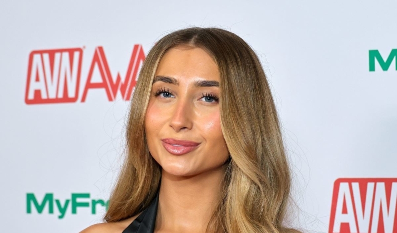 Actriz porno responde a quienes cuestionan su fe pero asegura que no dejará la pornografía