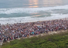 Más de cinco mil personas adoraron a Dios y celebraron bautismos en una playa de Brasil