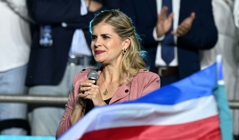 Laura Fernández gana presidencia y se rinde ante Dios: 