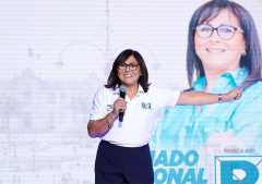 Denuncian penalmente a la congresista y pastora peruana Milagros Jáuregui de Aguayo