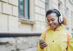 Casi la mitad de los evangélicos consumen medios cristianos a diario, según un nuevo estudio