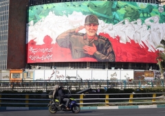 Régimen iraní celebra quemando estatua de