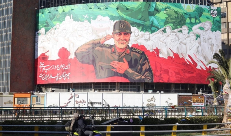 Régimen iraní celebra quemando estatua de 