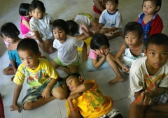 Más cristianos opinan que el gobierno de EEUU debe ayudar a cuidar a los niños vulnerables