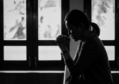 Mayoría de estadounidenses desvincula la moralidad de la fe en Dios, según nuevo estudio