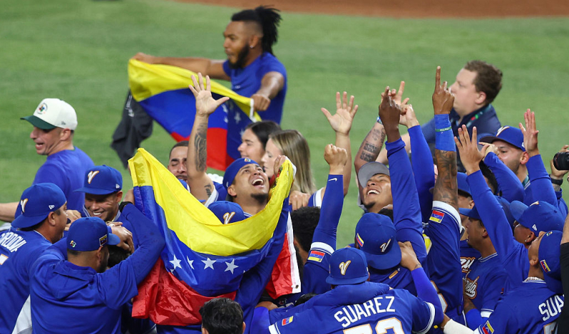 Venezuela se corona campeón del Clásico Mundial de Béisbol y rinde honor a Dios