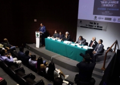 Congresista de oposición y pastores evangélicos llaman a retomar valores familiares en México