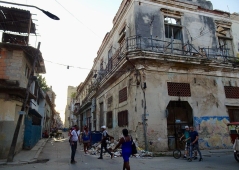 El grito silencioso de una nación: dolor y fe en las calles de Cuba