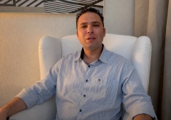 Pastor cubano en el exilio denuncia el silencio de líderes cristianos en Cuba ante la represión a jóvenes