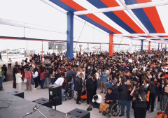 Cientos de jóvenes llevan el Evangelio a las calles de Santiago en masiva jornada de fe y evangelismo